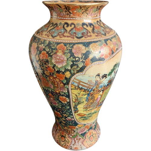 "Seven Geishas" Hand-Painted Satsuma Vase - Ceramic - Japan - Meiji Period (1868-1912)