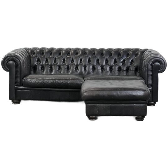 Prachtige Set Bestaande Uit Een Zwarte Rundleren 3 Zits Chesterfield Bank En Bijbehorende Hocker 1