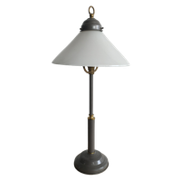 Tafellamp Met Grijs Metalen Voet En Opaline Glas Kap