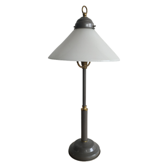 Tafellamp Met Grijs Metalen Voet En Opaline Glas Kap 1
