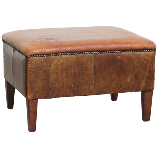 Karaktervolle En Stoere Vintage Hocker Gemaakt Van Schapenleer 1