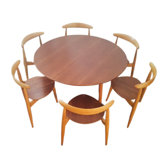 The Heart Eetkamer Set Van Hans J. Wegner Voor Fritz Hansen 1