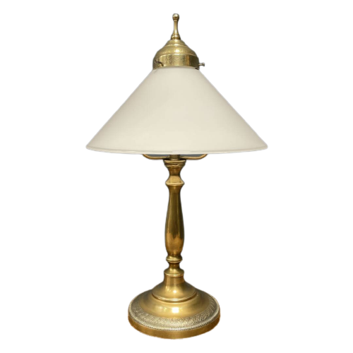 Sierlijke Messing Tafellamp Met Opaline Glazen Kap