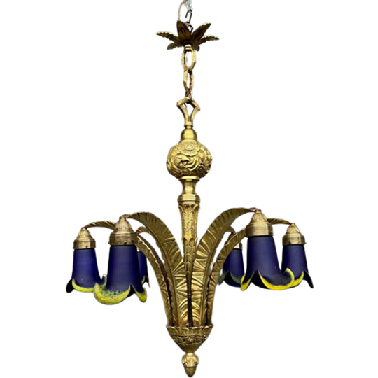 Massieve Bronzen Kroonluchter In Art Deco-stijl Met Kenmerkende Handgemaakte Lampenkappen. 1