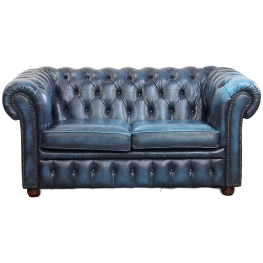 Geweldige Rundleren Chesterfield 2 Zits Bank In Een Waanzinnige Jeans Blauwe Kleur 1