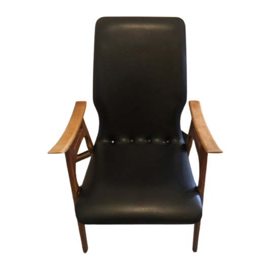 Scandinavisch Design Stoel Met Skai Bekleed 1