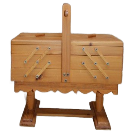 Houten Staande Naaidoos Uit De Jaren 50 Met Schuivende Niveaus 1