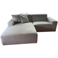 Ruime Grijze Bank Met Chaise Longue