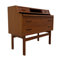 Arne Wahl Iversen Bureau, Secretaire