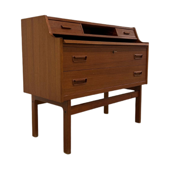 Arne Wahl Iversen Bureau, Secretaire 1