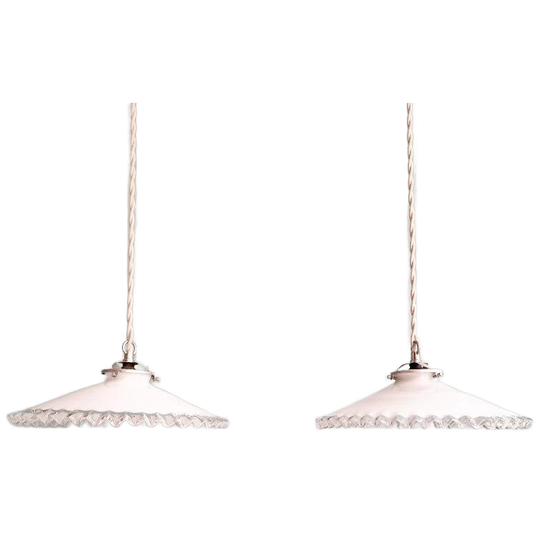 Paar Art Deco Hangers In Wit Geschulpte Opaline 1