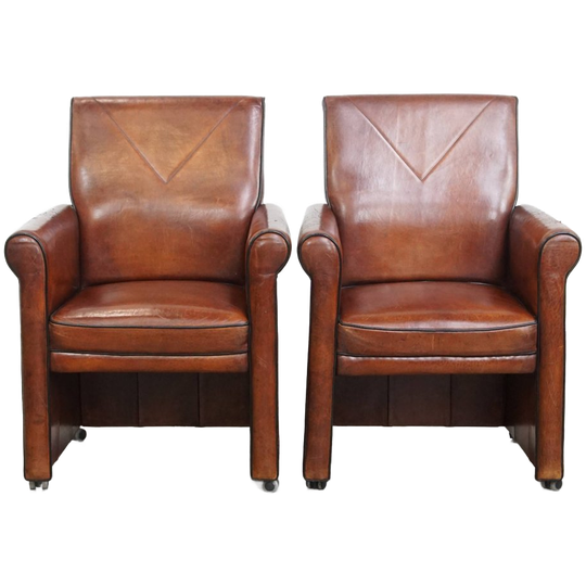 Karaktervolle Vintage Set Van 2 Schapenleren Eetkamerstoelen Met Zwarte Biezen Op Wieltjes 1