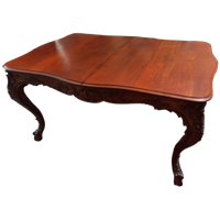 Grote Luikse Tafel Met Prachtig Beeldhouwwerk.