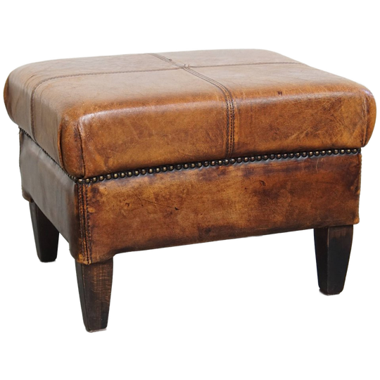 Stoere Vintage Hocker Gemaakt Van Schapenleer Met Siernagels 1