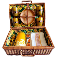 Vintage Unieke Gerestylde Picknickmand, Zomers En Sfeervol