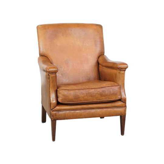 Karakteristieke En Comfortabele Cognac-kleurige Schapenleren Armchair Met Rechte Vormen 1