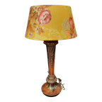Vintage Lamp Op Gestoken Houten Voet En Satijnen Kap thumbnail 1