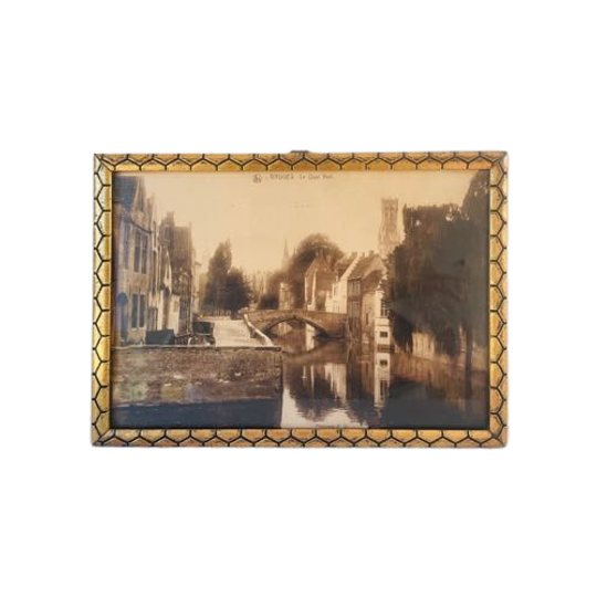 Antieke Fotolijst Met Foto Van Le Quai Vert In Brugge (1932). <<<brand>>>. 1