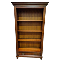 Klassieke Engelse Boekenkast Afm. 100x28cm En 199cm Hoog.