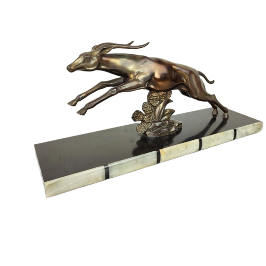 Art Deco Beeld Limousin 1