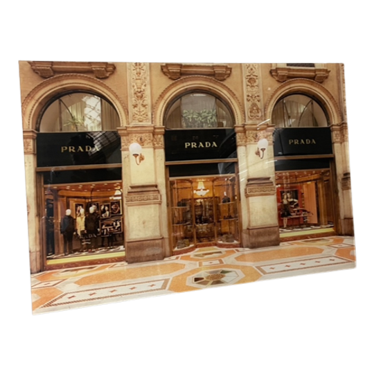 Prada Foto Op Plexi 1