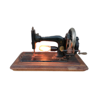 Naaimachine Lamp