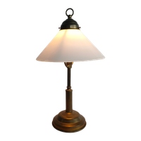 Tafellamp Met Messing Voet En Opaline Glas Kap