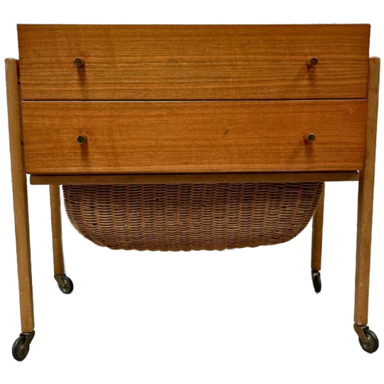 Vintage Naaikastje Met Pootjes En Wieltjes - 2 Lades + Mand 1