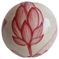 Een Ronde Bal Van Gips Ø 10 Cm Met Bloemmotief