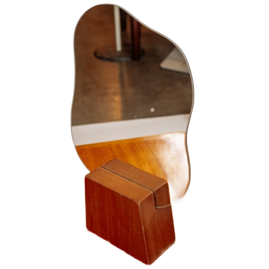 Organische Spiegel Op Massief Houten Voet 1