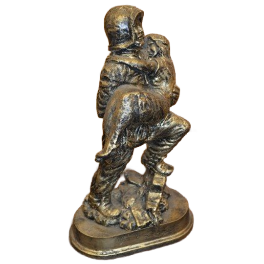 Brandweerman Die Vrouw Redt – Goudkleurig Beeld Van Polyester Voor Binnen En Buiten 1