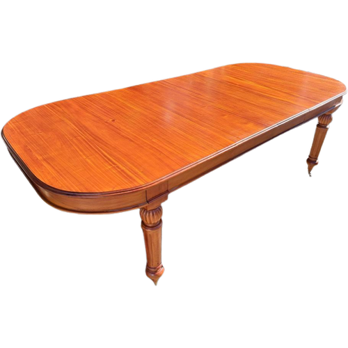 Prachtige Klassieke Ovale Houten Tafel Met Decoratieve Poten