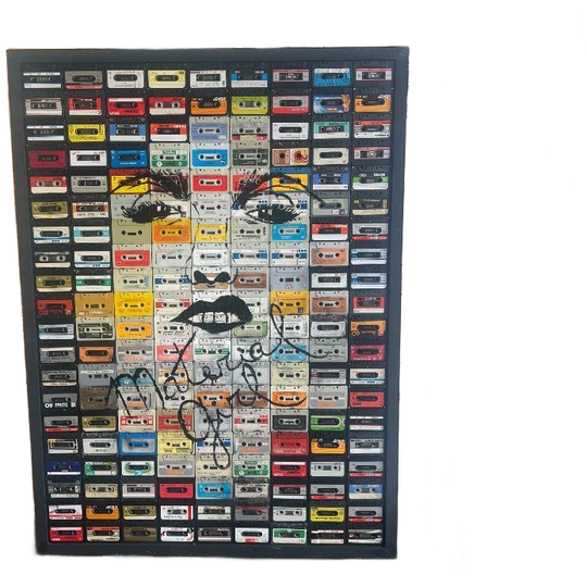Vintage Wanddecoratie Met Meer Dan 100 Cassettes 1