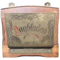 Leuke Oude Dagbladen/ Krantenhanger, Fraai Gedecoreerd