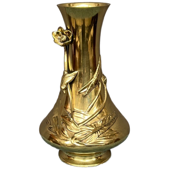 Bronzen Massieve Vaas, Versierd Met Figuren Van Een Vogel En Een Klaproos. 1