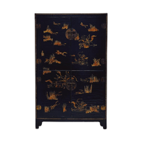 Chinese Kast Met Handgeschilderde Gouden Decoraties