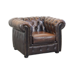 Karakteristieke, Statige Engelse Chesterfield Fauteuil Gemaakt Van Rundleer thumbnail 1