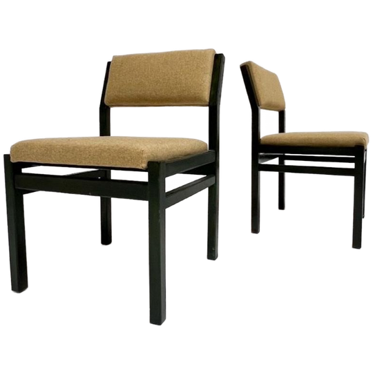 Set Opnieuw Gestoffeerde Sa07 Stoelen Van Cees Braakman 1