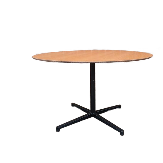 Ronde Design Tafel Met Stervoet 120 Cm Diameter. 1