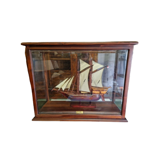 Zeiljacht In Vitrinekast 1