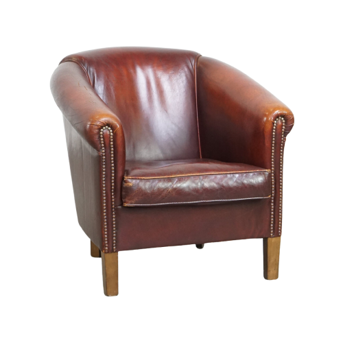 Comfortabele, Stoere, Cognac Kleurige Schapenleren Clubfauteuil Met Karakteristiek Zitkussen