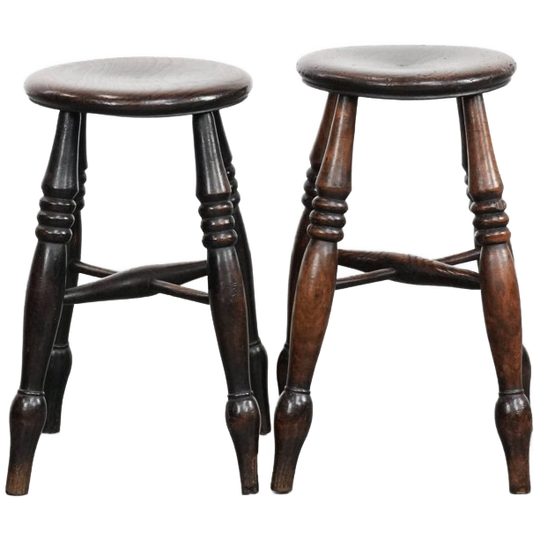 Set Van Twee Tijdloze Antieke Engelse Windsor Krukjes Uit De 18e Eeuw Met Een Geweldig Patina 1