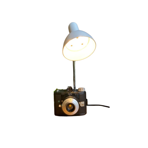 Stijlvolle Bureaulamp Van Vintage Camera