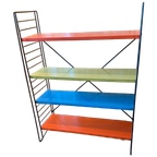 Staand Tomado Boekenrek Met Zwarte Staanders. thumbnail 1