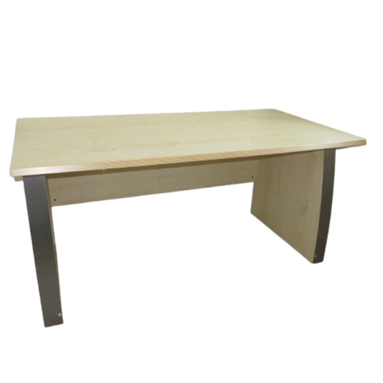 Bureau Met Bijbehorende Kast 1