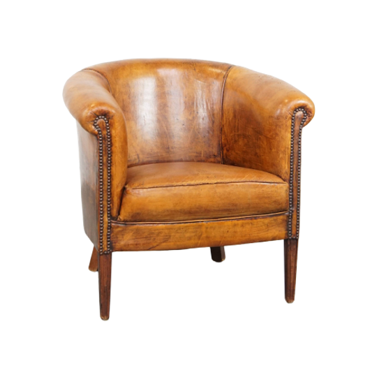 Subtiele, Cognac-kleurige Schapenleren Clubfauteuil Met Een Tijdloos Design En Correct Afgewerkt 1
