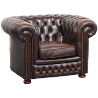 Imposante, Engelse Rundleren Chesterfield Fauteuil Met Een Comfortabele Zit En Een Diepe Donkere