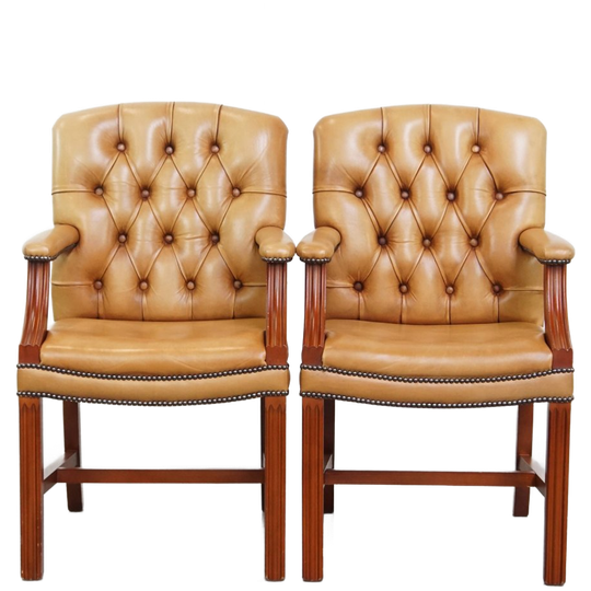 Set Van 2 Mooie En Luxe Rundleren Chesterfield Eetkamer/ Bijzetstoelen In Een Lichte Cognac Kleur 1