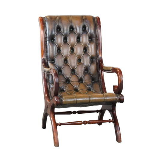 Karaktervolle Groene Vintage Rundleren Engelse Chesterfield Fauteuil Met Een Sierlijke Vormgeving 1