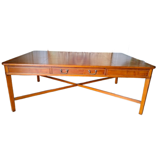 Klassieke Grote Chesterfield Salon Tafel, Met Lederen Inleg, Lichte Gebruikssporen Afm. 150x100cm En 56cm Hoog. 1